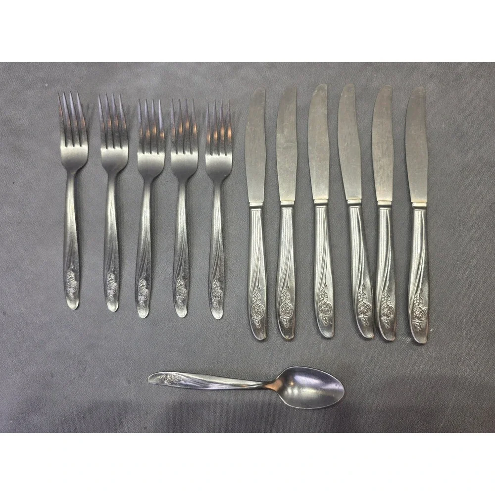 Oneida Custom Stainless Morning Rose Flatware Set 12pc Knives Forks Spoon